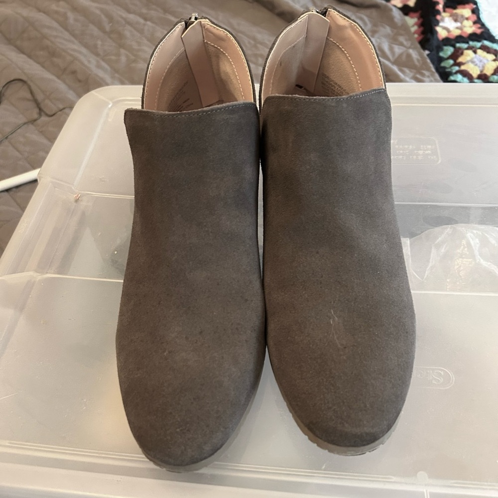 Grey ankle boots, line new, worn once, Kenneth Cole, size 11